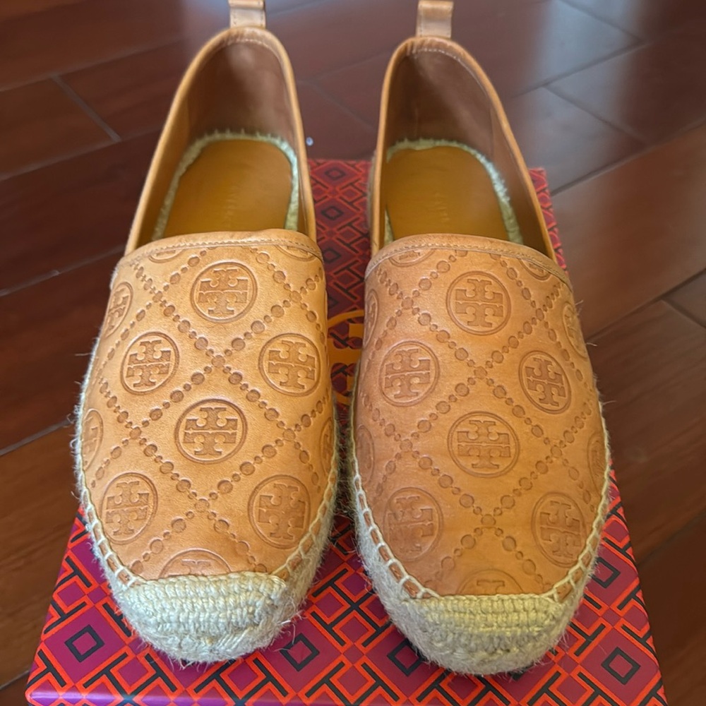 Beautiful Tory Burch Espadrilles shoes! Excellent condition!